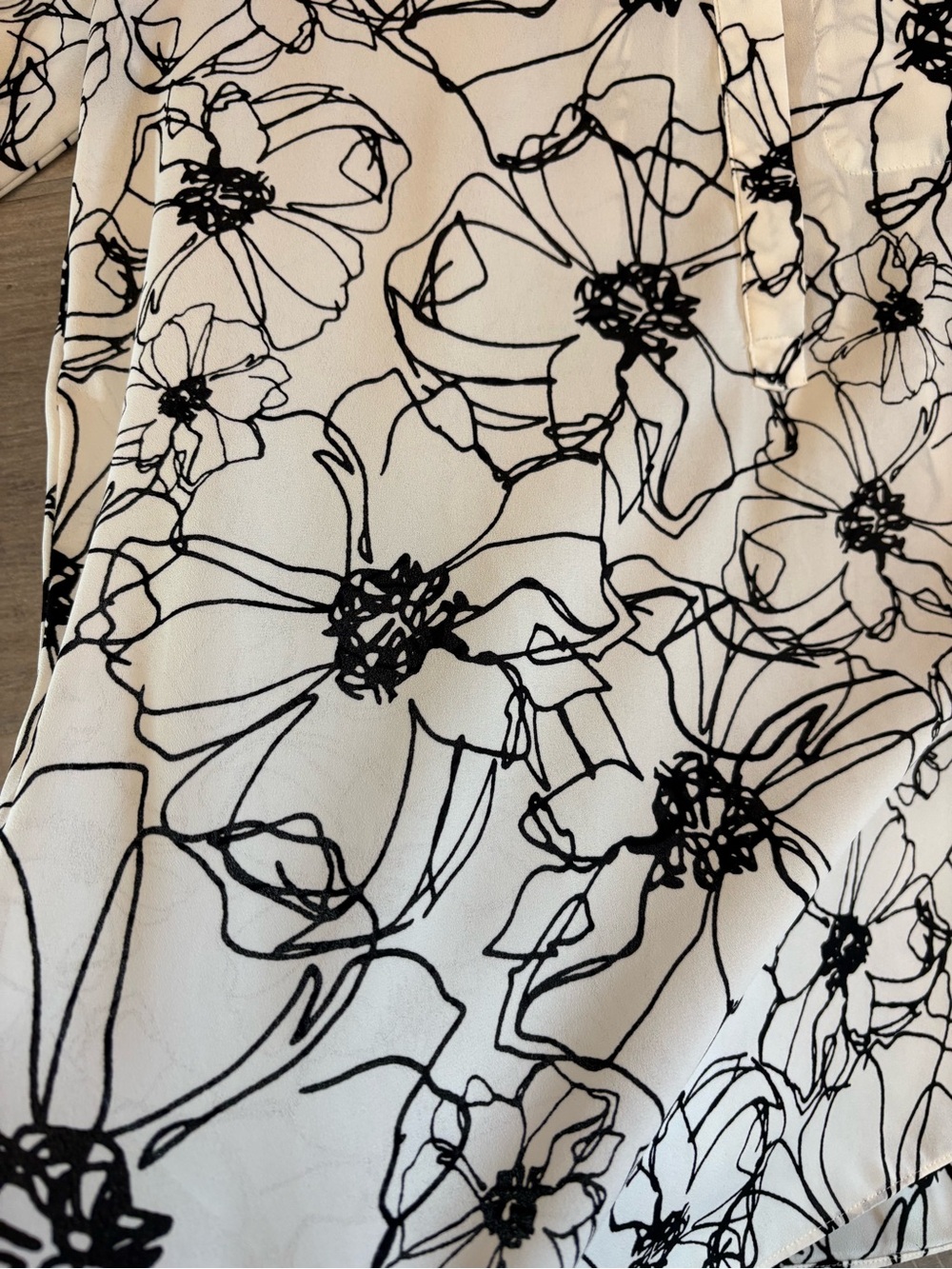NYDJ Black White Floral Print Button Front Blouse Women’s Medium Office Work M - Picture 5 of 10
